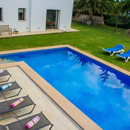 With 5 Bedrooms In With Private Pool And Wifi Villa *