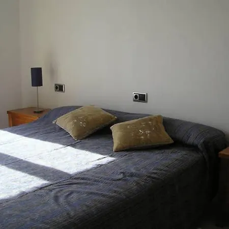With 5 Bedrooms In With Private Pool And Wifi *