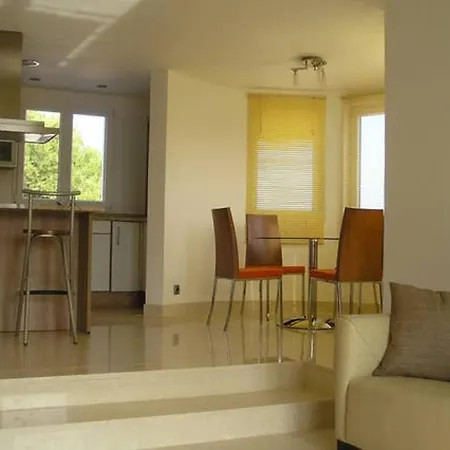 Villa With 5 Bedrooms In With Private Pool And Wifi *