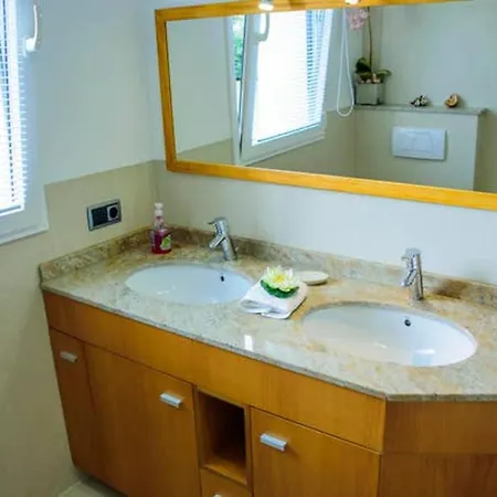 Villa With 5 Bedrooms In With Private Pool And Wifi